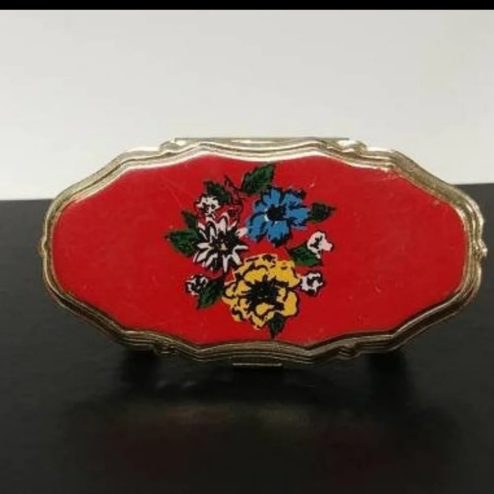 Vintage Red Floral Makeup Compact